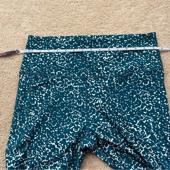 Under Armour Women's Green White Compression Capri Leggings - 1X - EUC - Stretch - Picture 4 of 7